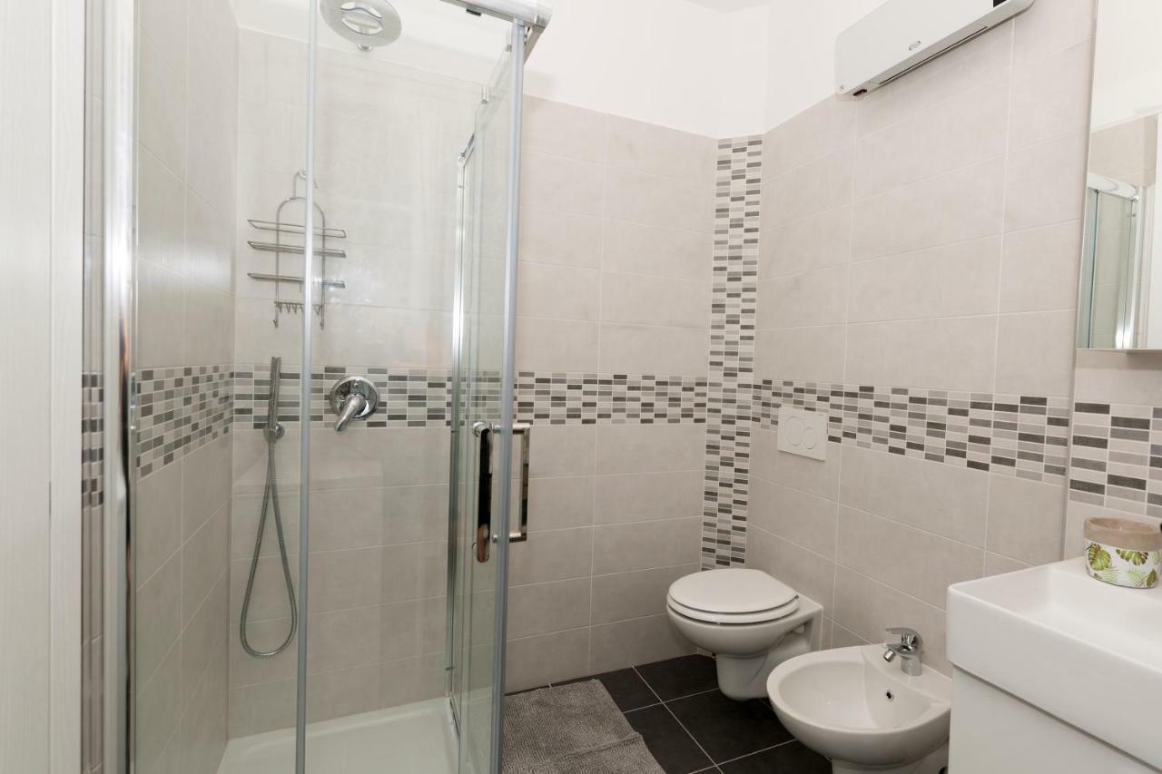 A Private And Parking Appartement Oliveto Lario