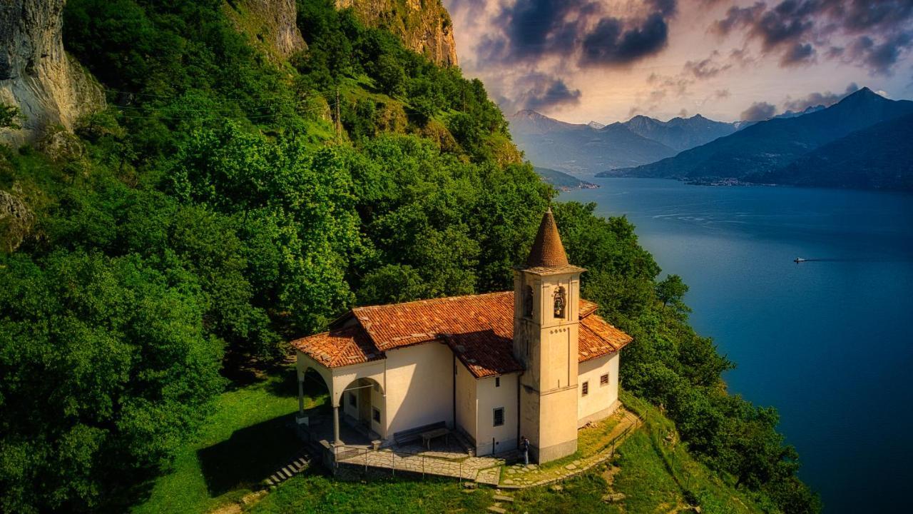 A Private And Parking Apartment Oliveto Lario